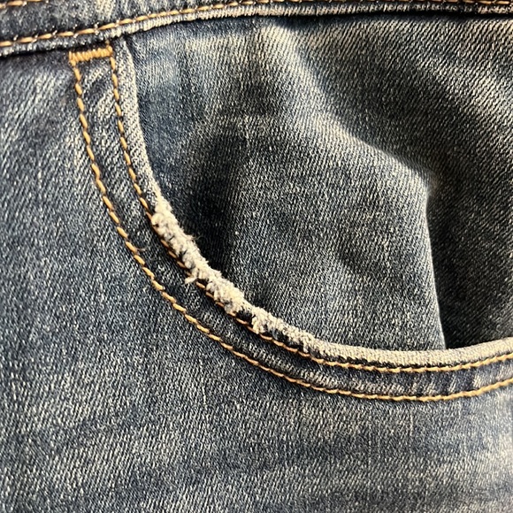 Torrid medium blue skinny jeans size 2R - Picture 9 of 10